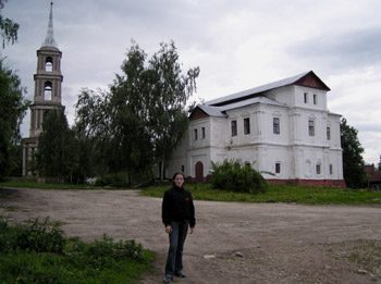 музей и знаменитая колокольня в центре Венёва